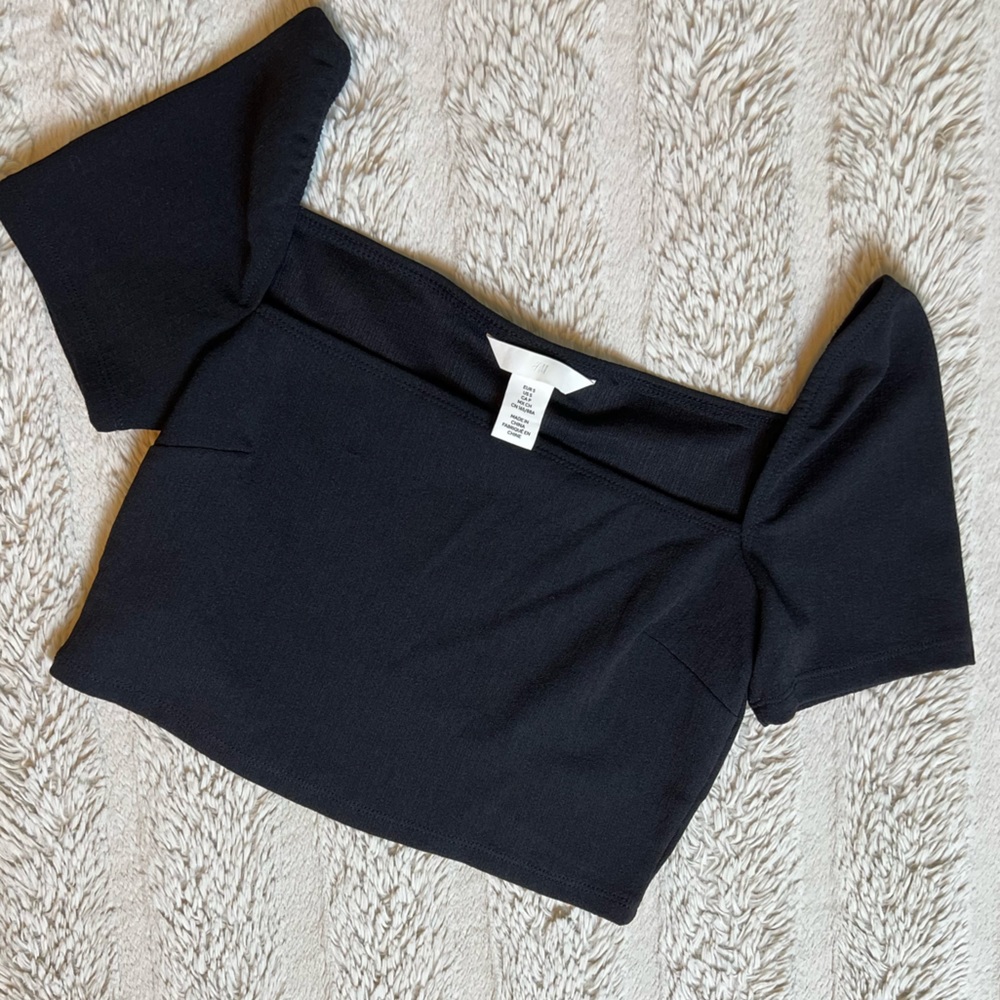 NWT H&M Women’s Cropped Black Blouse